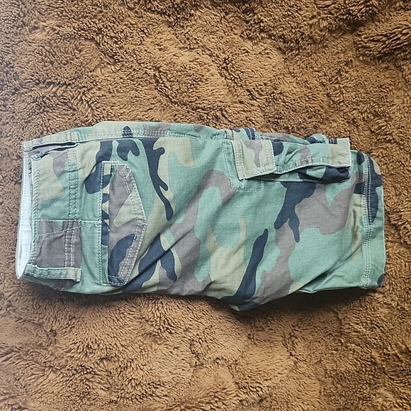 Shorts - Picture 2 of 5